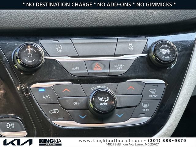 Used 2023 Chrysler Voyager LX FWD image 5