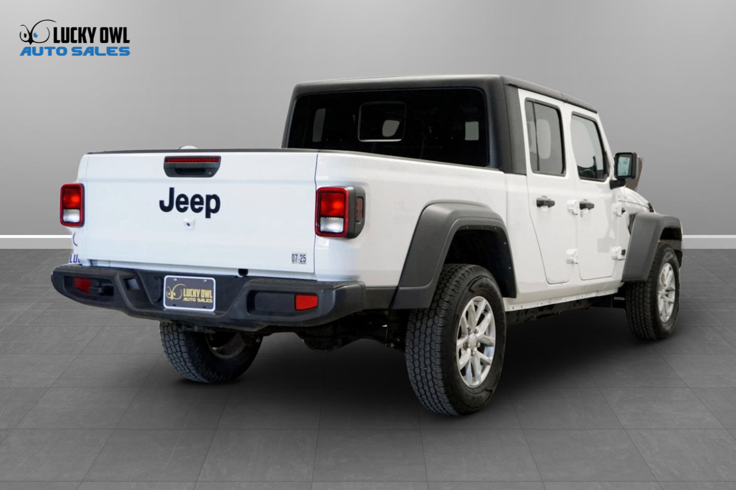 Used 2023 Jeep Gladiator Sport AWD/4WD image 5