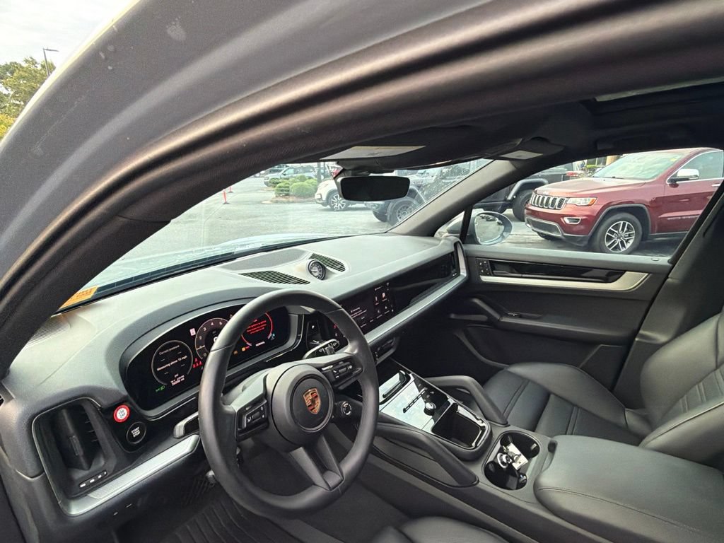 Used 2025 Porsche Cayenne AWD/4WD image 15