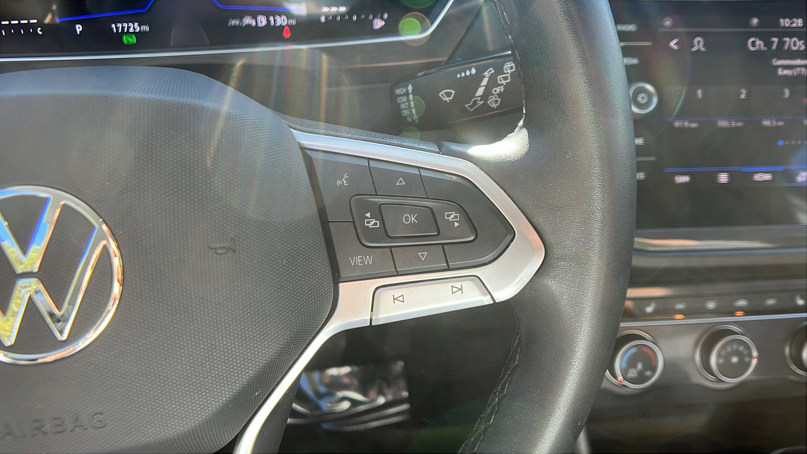 Used 2024 Volkswagen Tiguan SE image 27