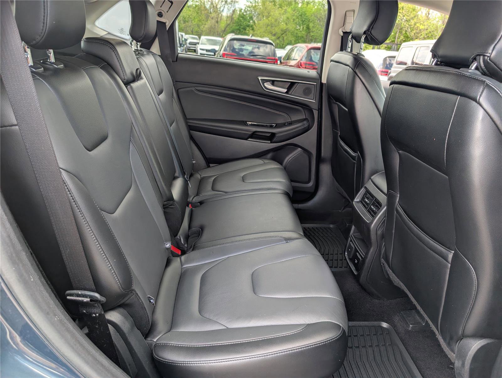 Used 2019 Ford Edge Titanium w/ Cold Weather Package AWD/4WD image 12
