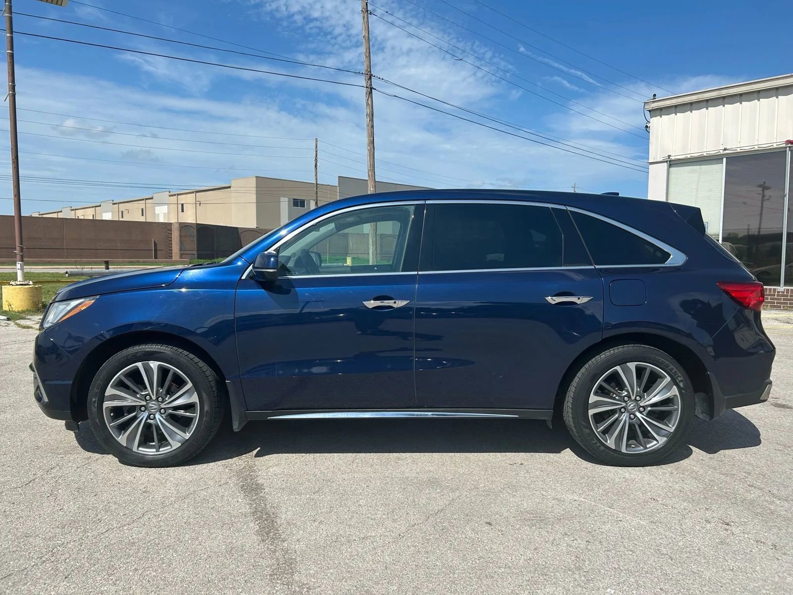 Used 2017 Acura MDX SH-AWD w/ Technology Package image 2