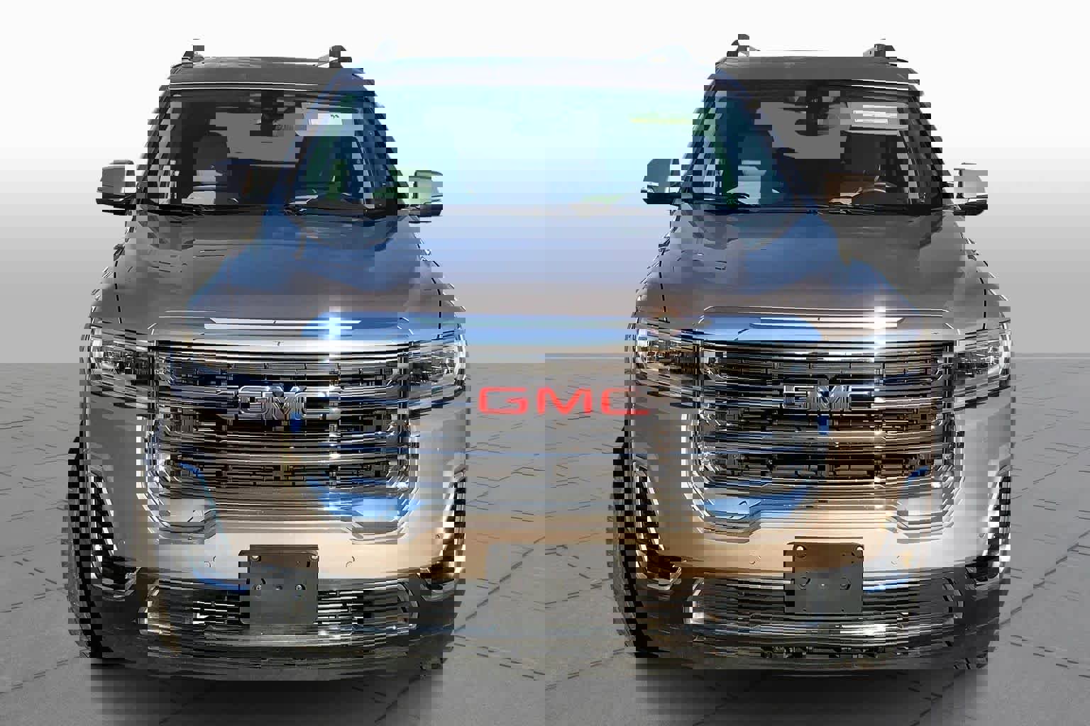 Used 2023 GMC Acadia SLE w/ Driver Convenience Package image 4