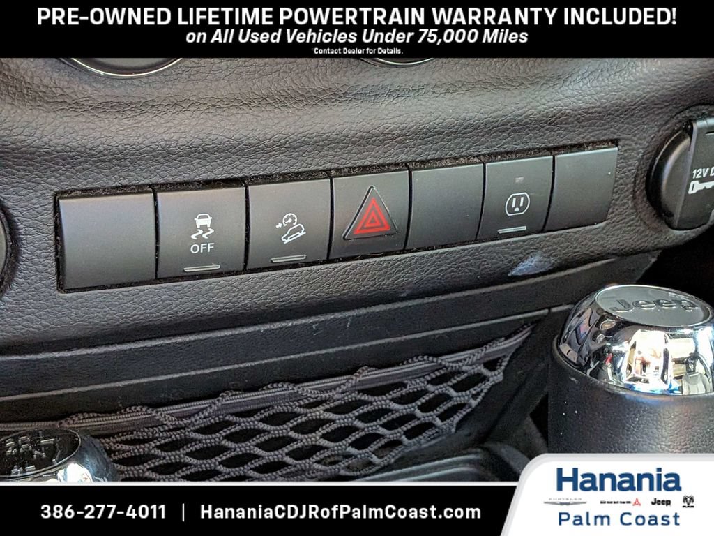 Used 2017 Jeep Wrangler Unlimited Rubicon w/ Connectivity Group AWD/4WD image 21