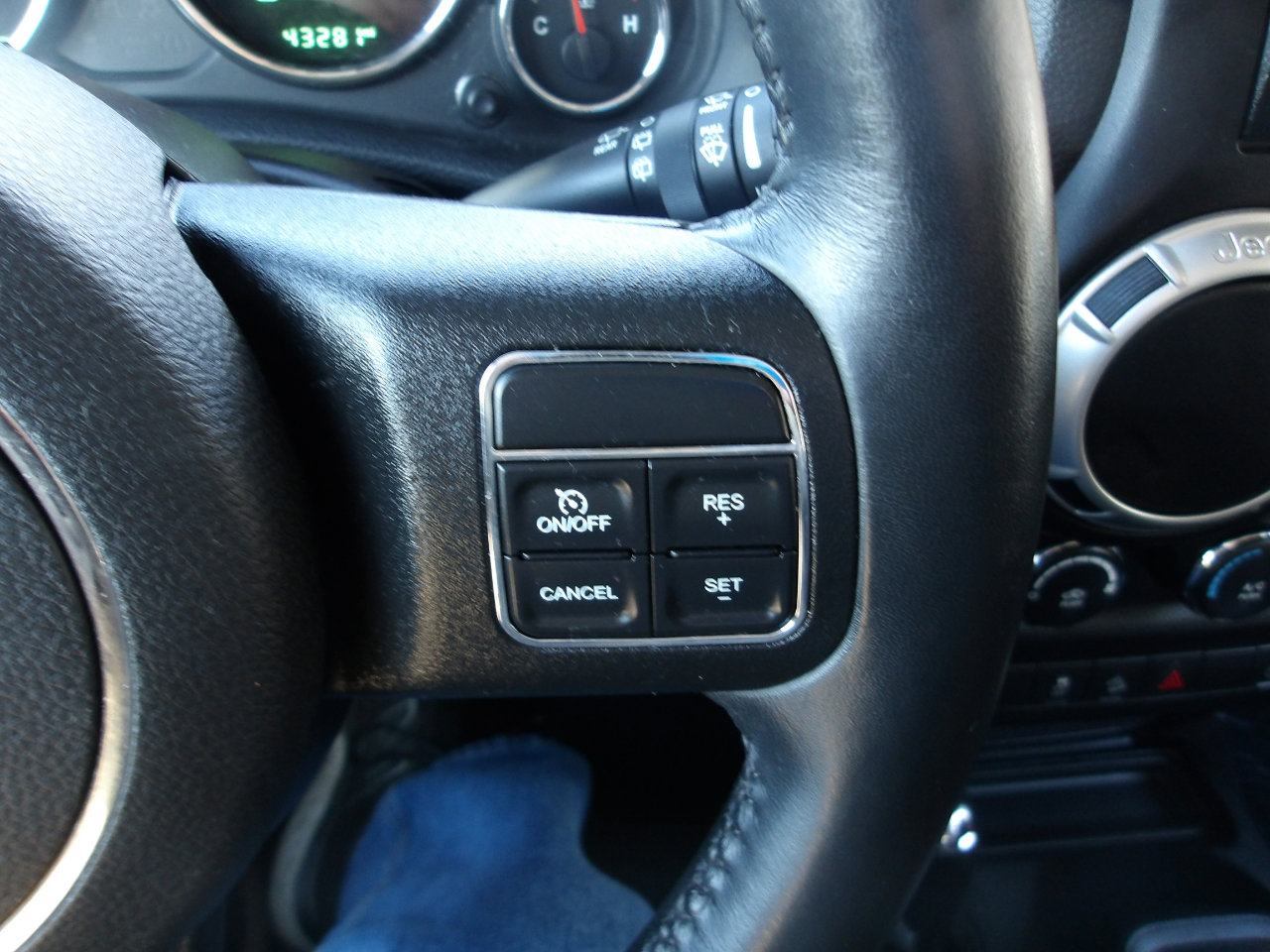 Used 2018 Jeep Wrangler Unlimited Sahara image 16