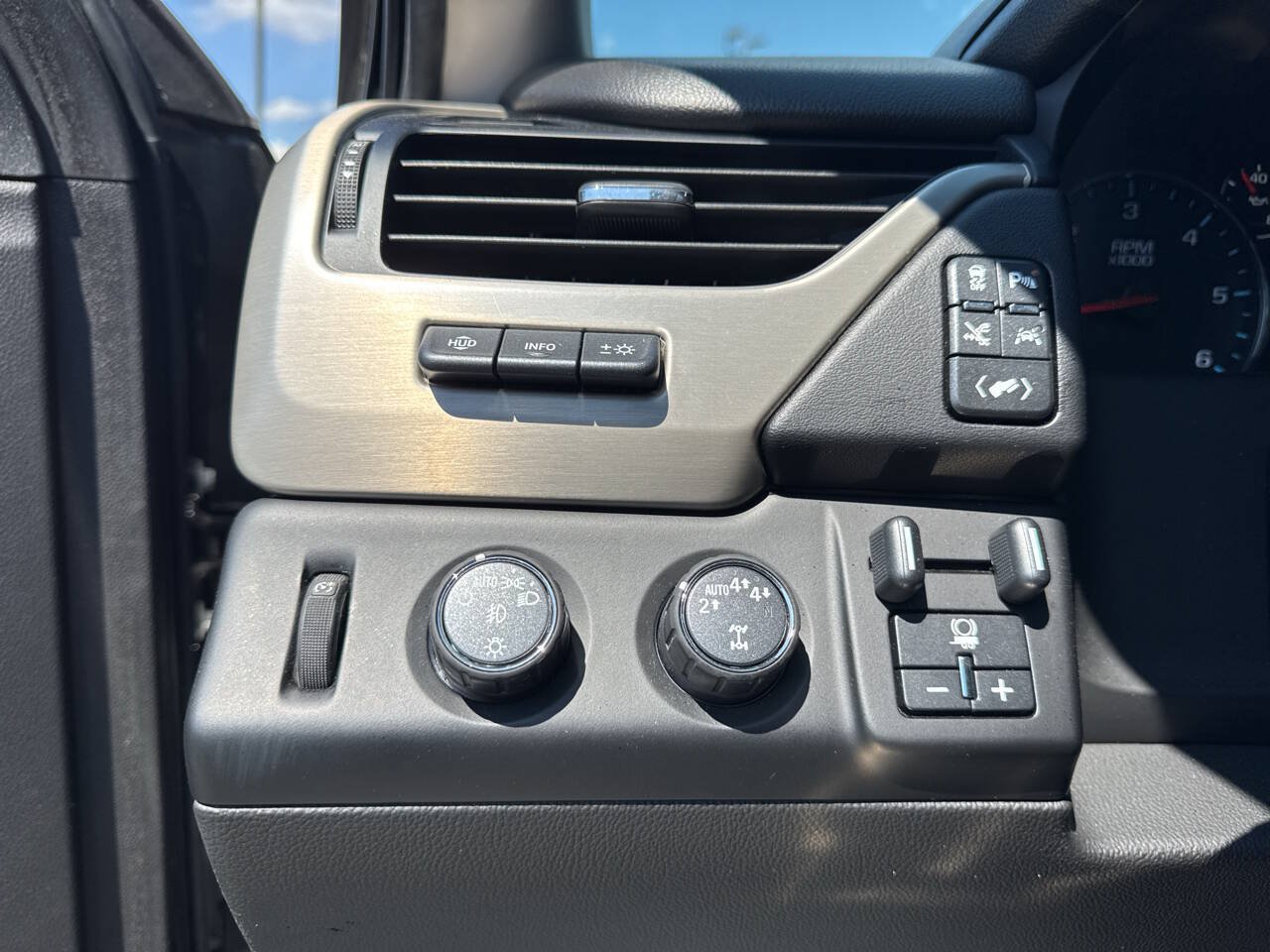 Used 2019 GMC Yukon Denali w/ Denali Ultimate Package AWD/4WD image 34