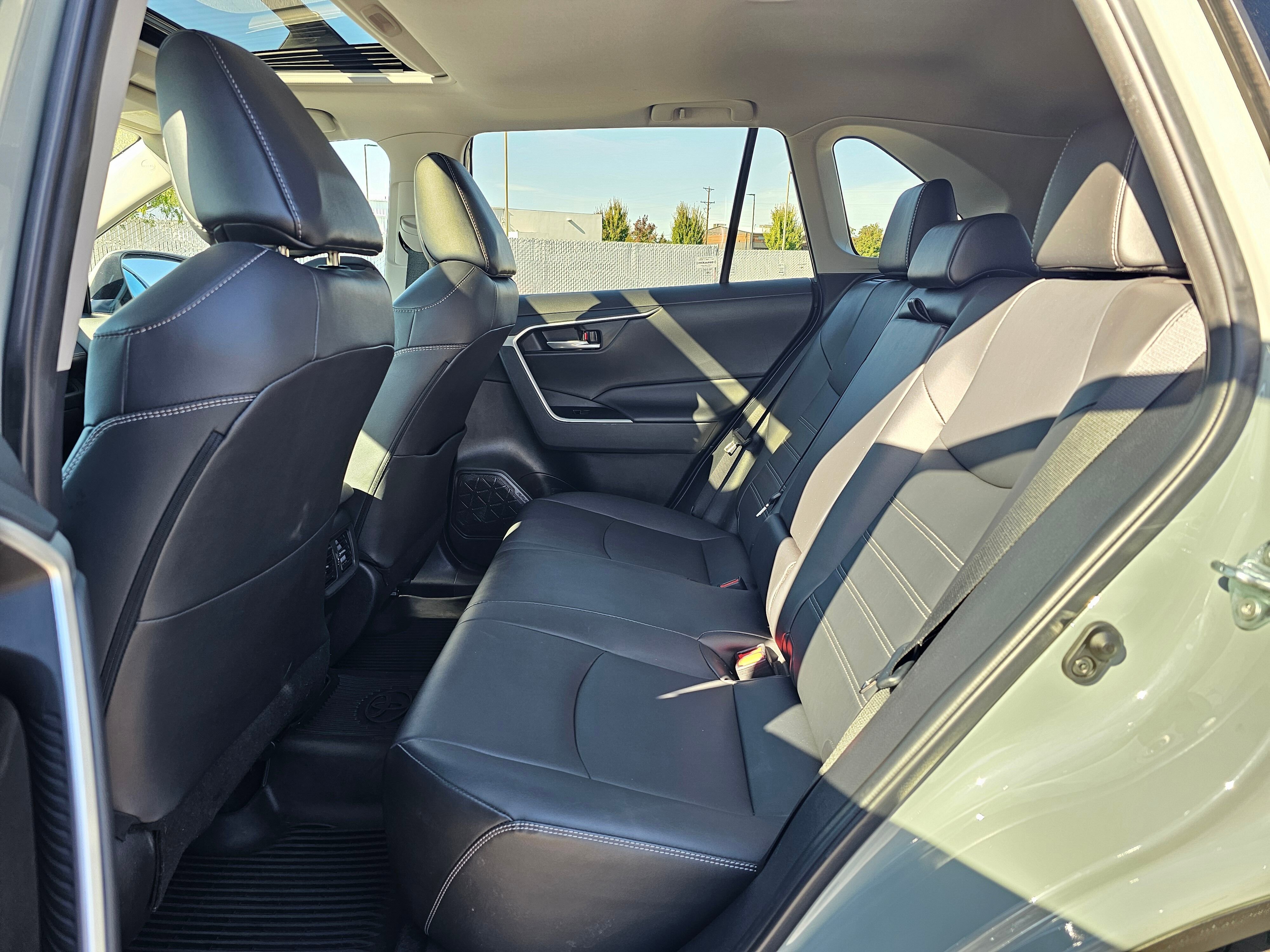 Used 2023 Toyota RAV4 XLE Premium image 13