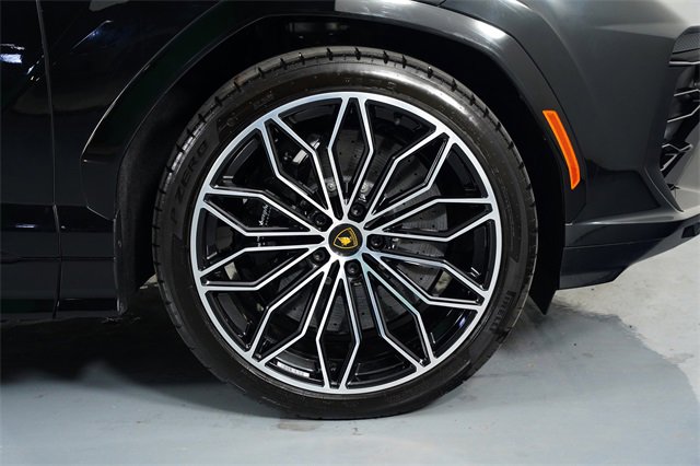 Used 2025 Lamborghini Urus SE image 8