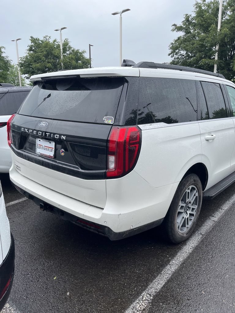Used 2025 Ford Expedition Active AWD/4WD image 4