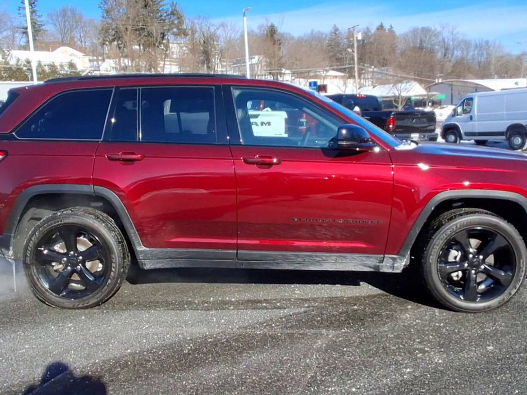 Certified 2024 Jeep Grand Cherokee Altitude image 9