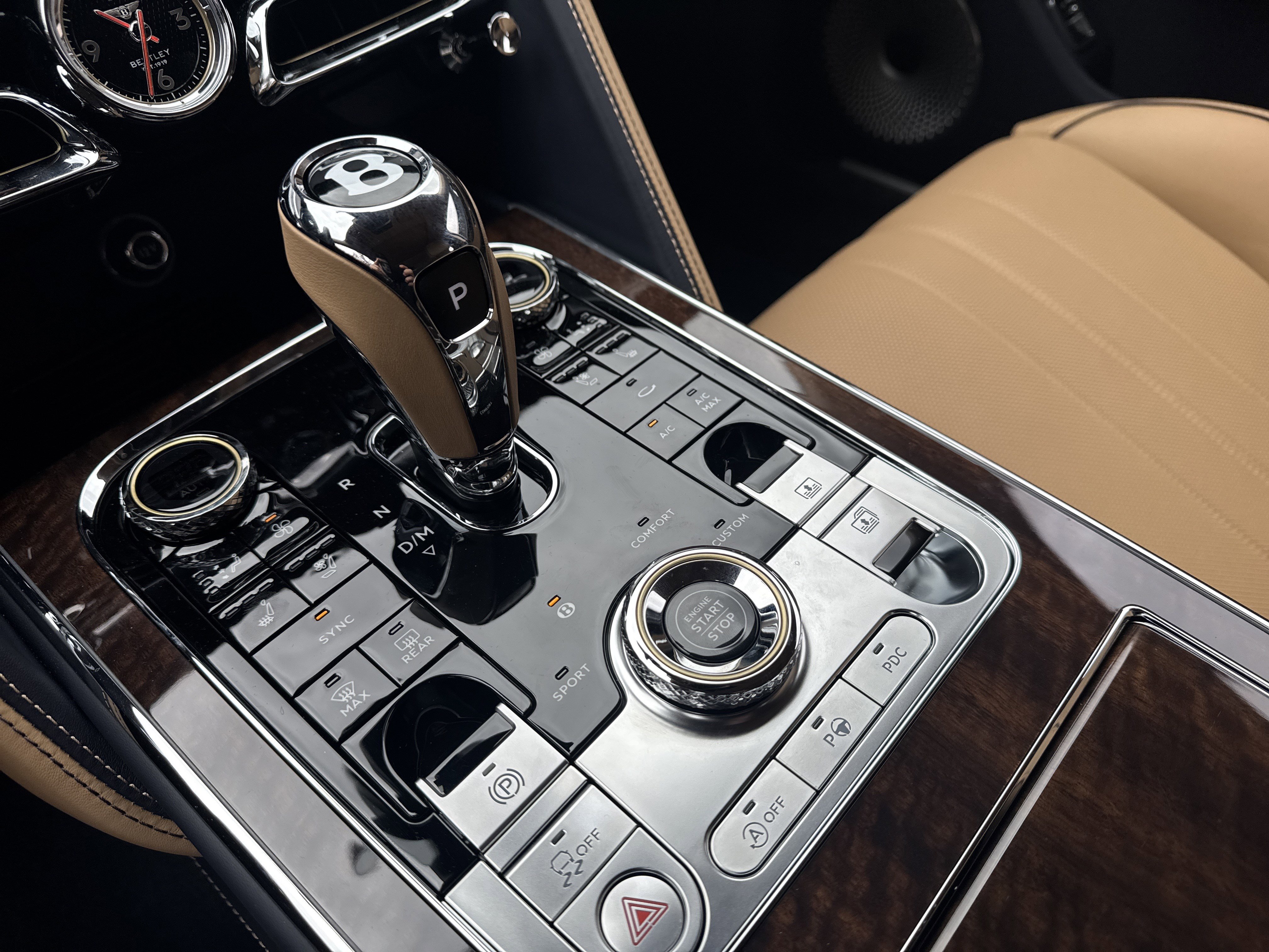 Used 2024 Bentley Flying Spur V8 image 21