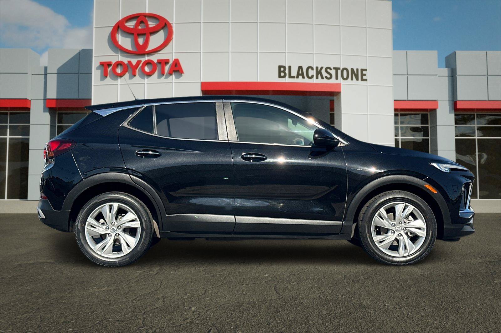 Used 2024 Buick Encore GX Preferred FWD image 2