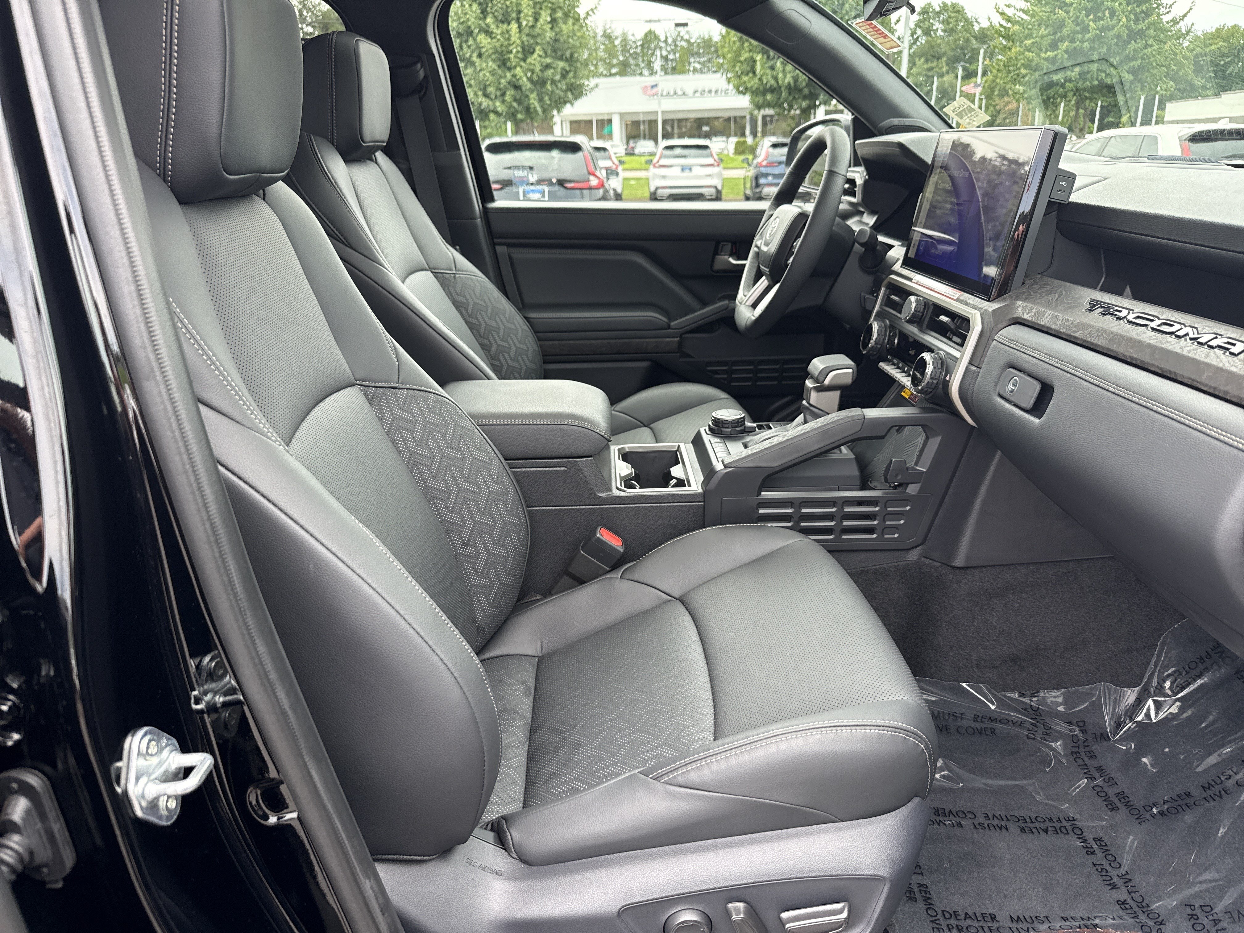 Used 2024 Toyota Tacoma Limited w/ Limited Package (LT) AWD/4WD image 34