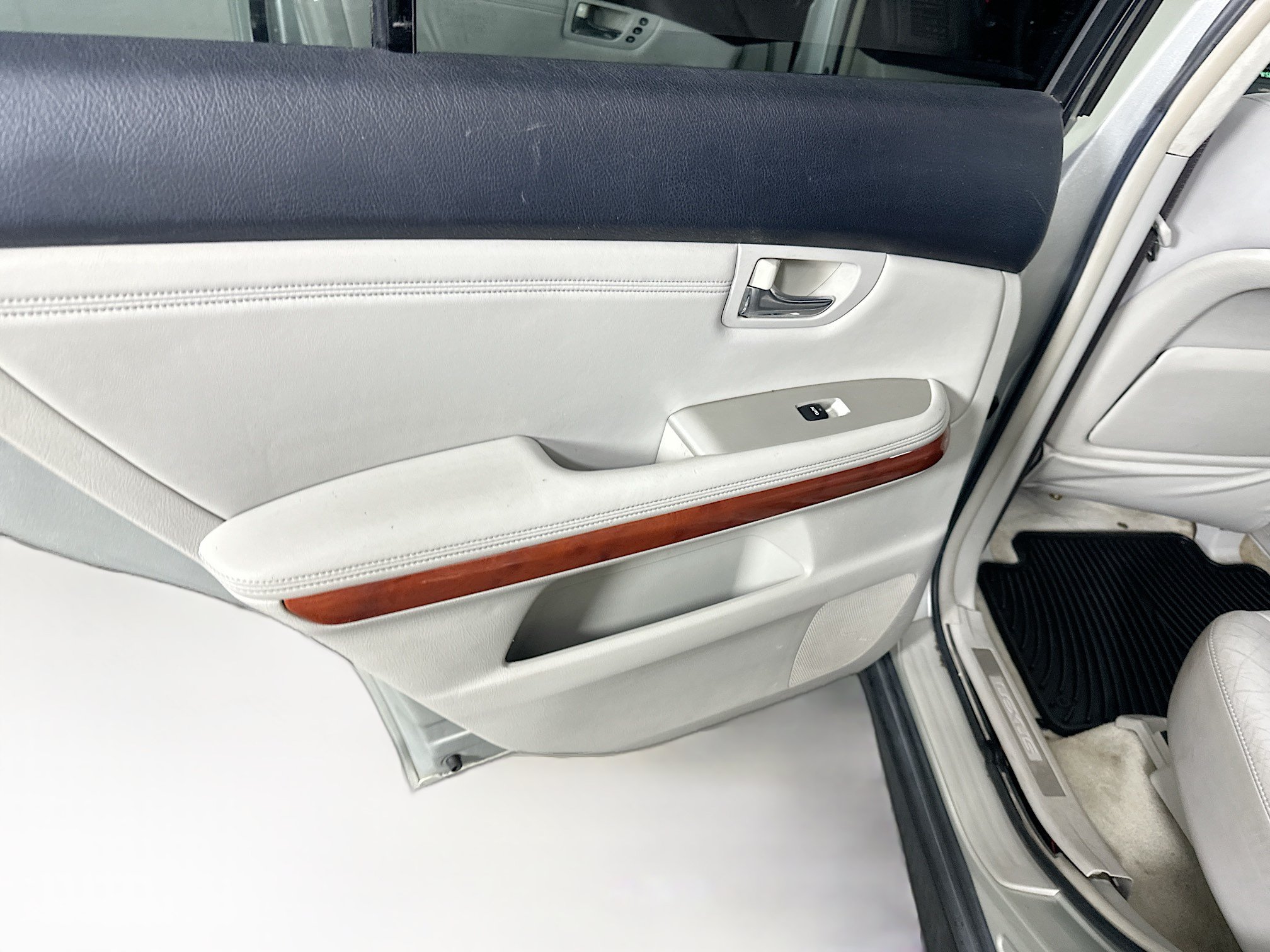 Used 2004 Lexus RX 330 FWD image 26