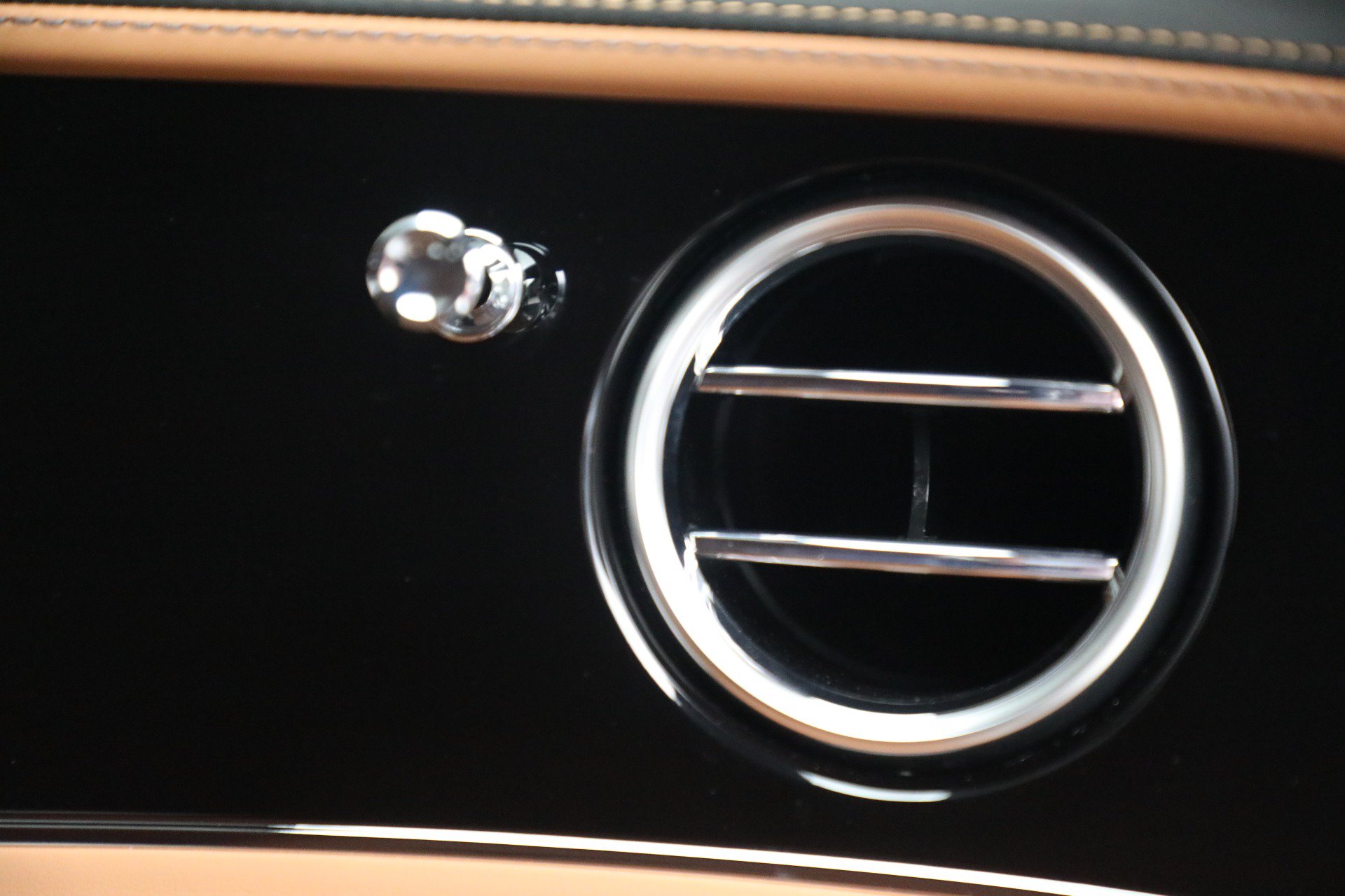 Certified 2022 Bentley Continental GT AWD/4WD image 25