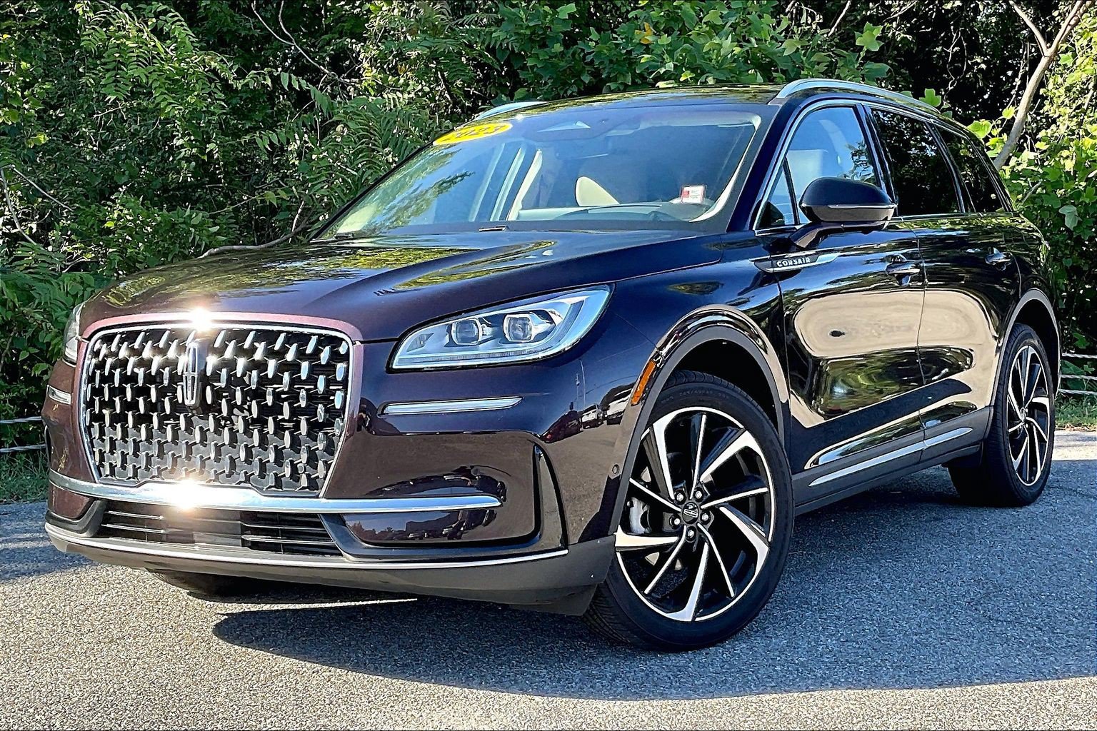 Used 2023 Lincoln Corsair Reserve w/ Equipment Group 202A AWD/4WD image 3