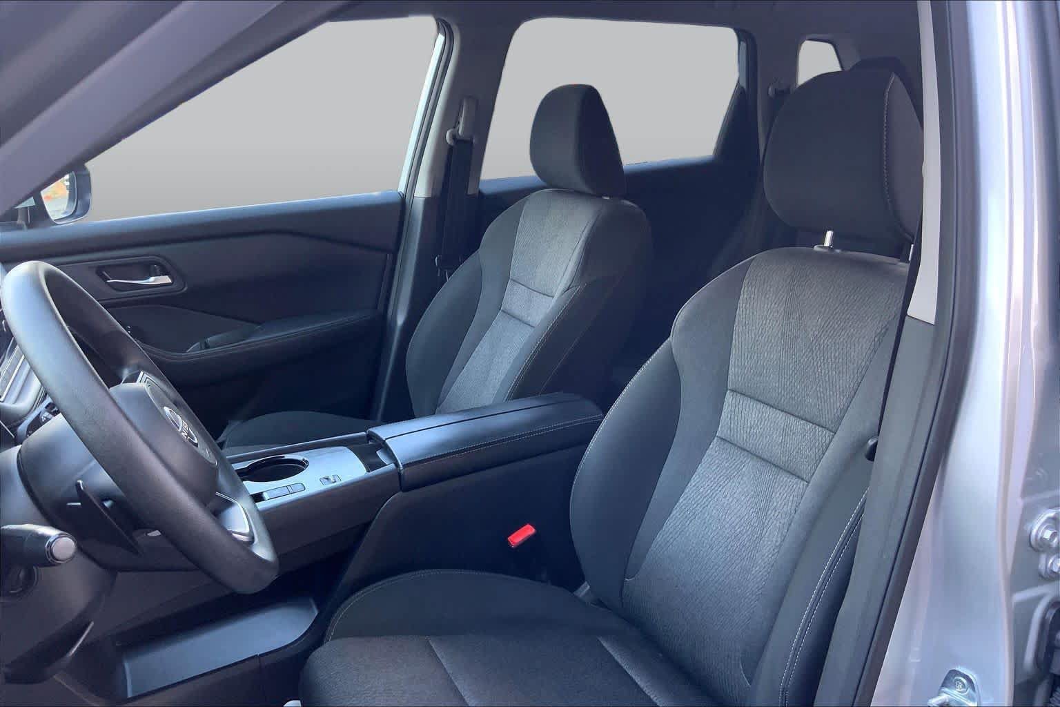 Used 2024 Nissan Rogue SV FWD image 8