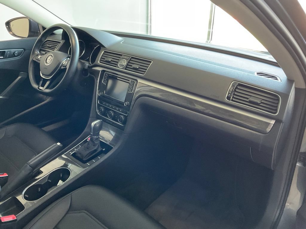 Used 2017 Volkswagen Passat 1.8T SE FWD image 17
