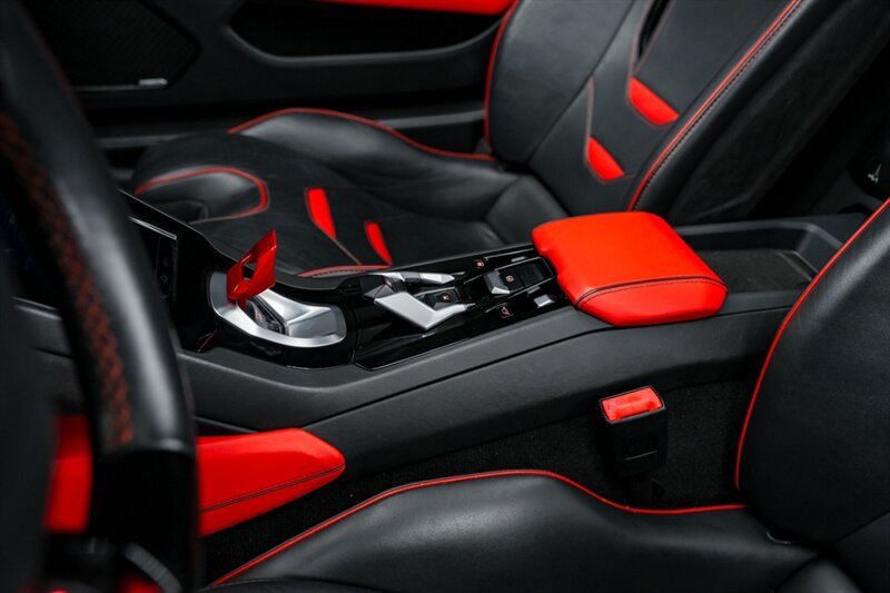 Used 2021 Lamborghini Huracan EVO RWD image 28