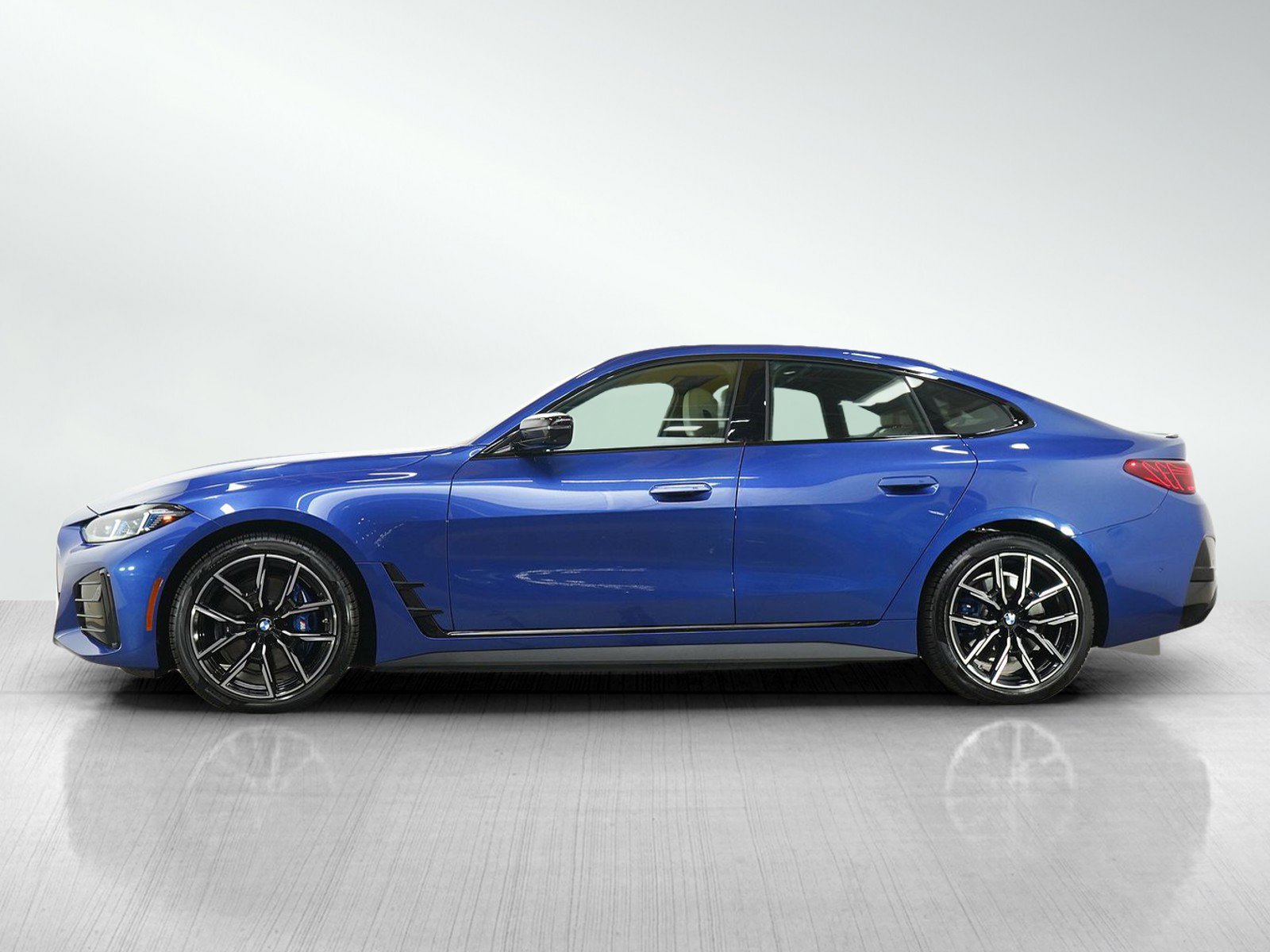 Used 2025 BMW i4 xDrive40i w/ M Sport Package AWD/4WD image 2