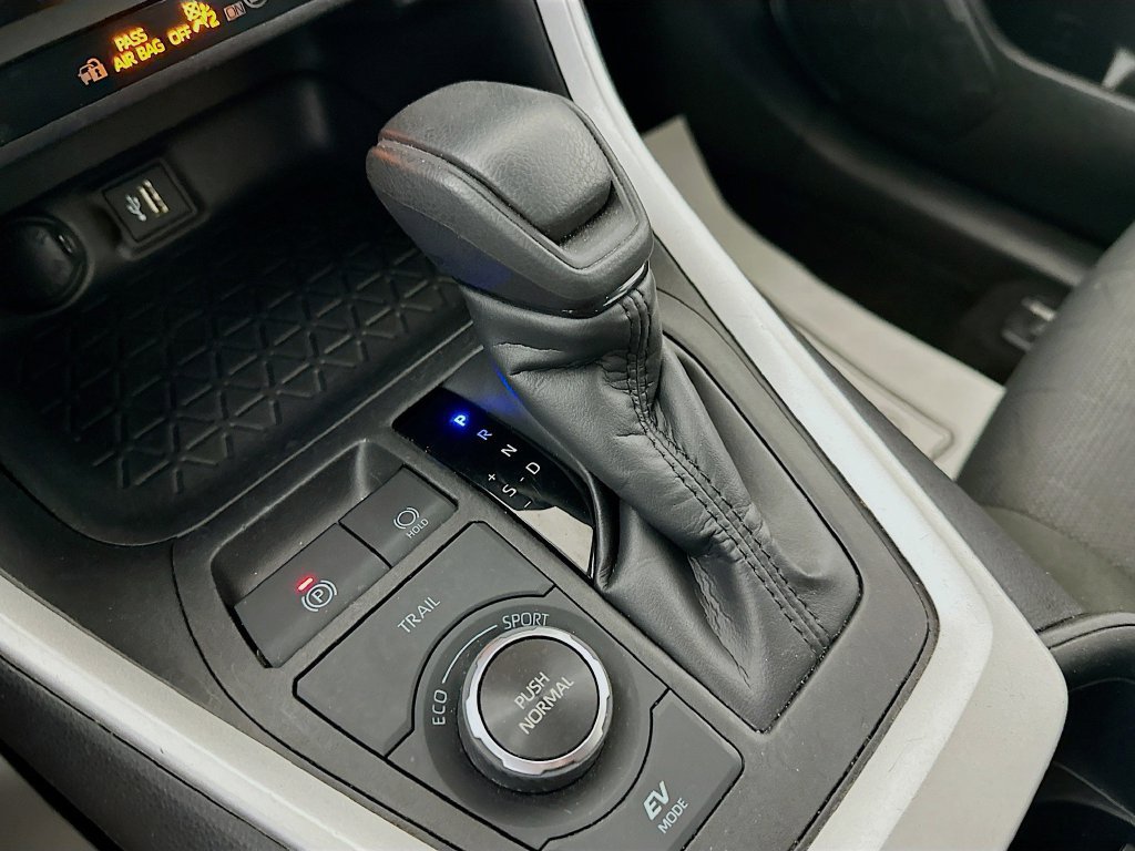 Used 2025 Toyota RAV4 XLE AWD/4WD image 15