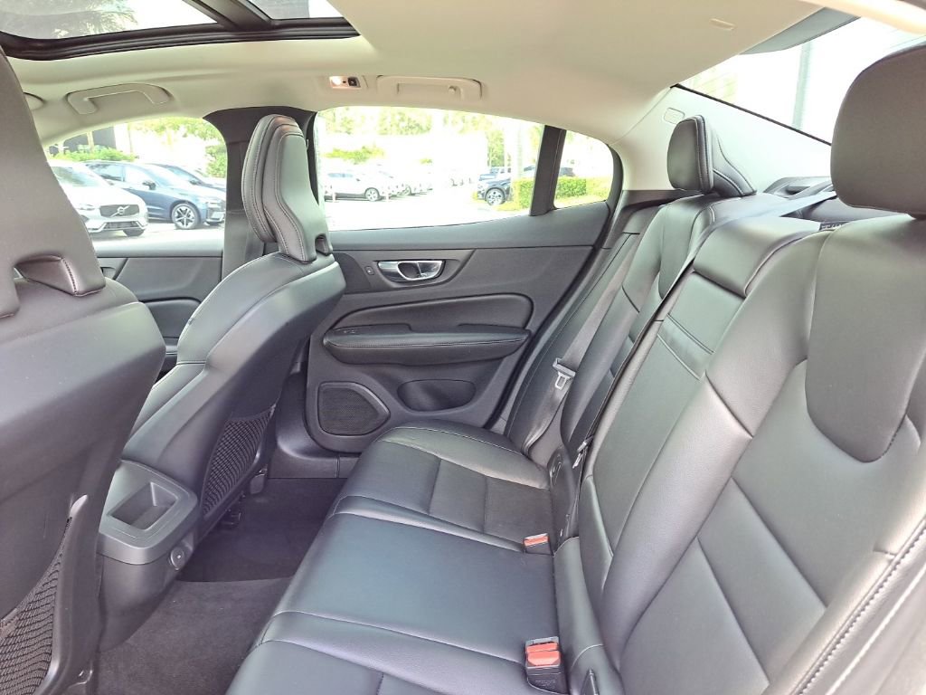 Used 2021 Volvo S60 T5 Momentum w/ Premium Package FWD image 8