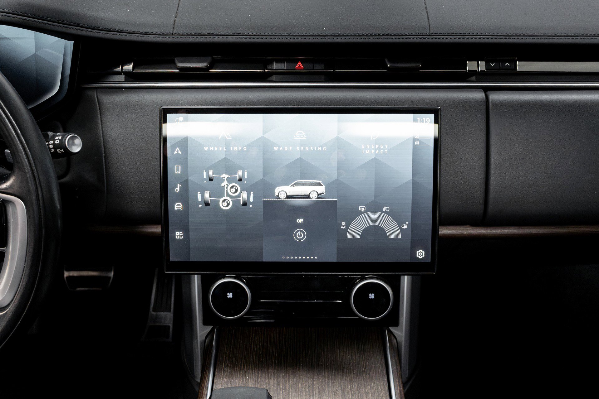 Used 2023 Land Rover Range Rover Long Wheelbase SE image 33