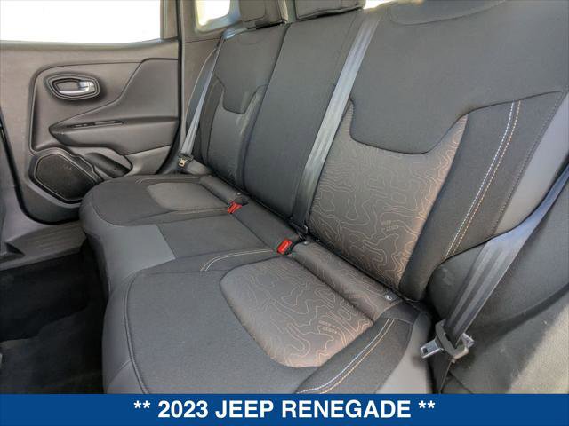 Used 2023 Jeep Renegade Latitude AWD/4WD image 21