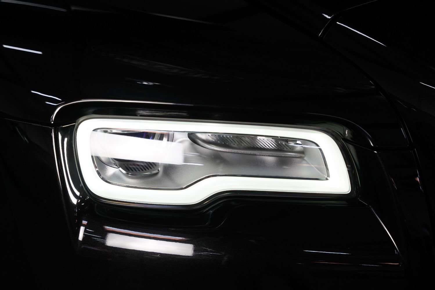 Used 2017 Rolls-Royce Wraith image 13