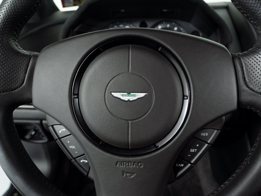 Used 2015 Aston Martin V8 Vantage GT RWD image 33