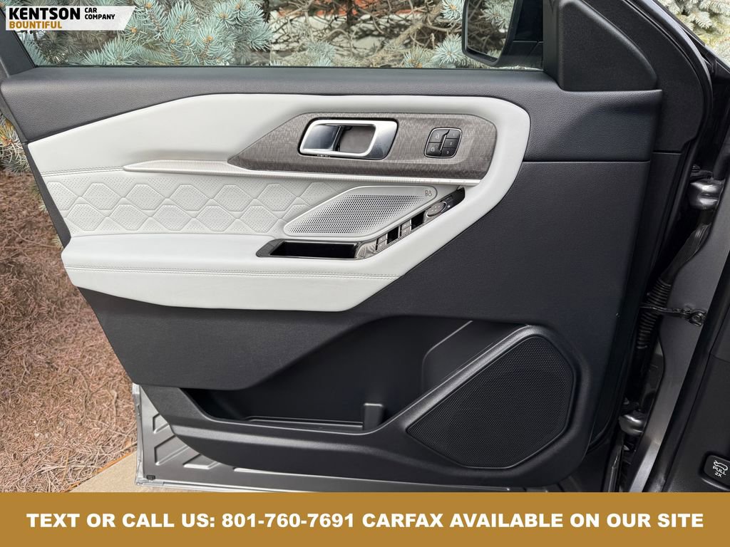 Used 2025 Ford Explorer Platinum w/ LUX Leather Package image 18