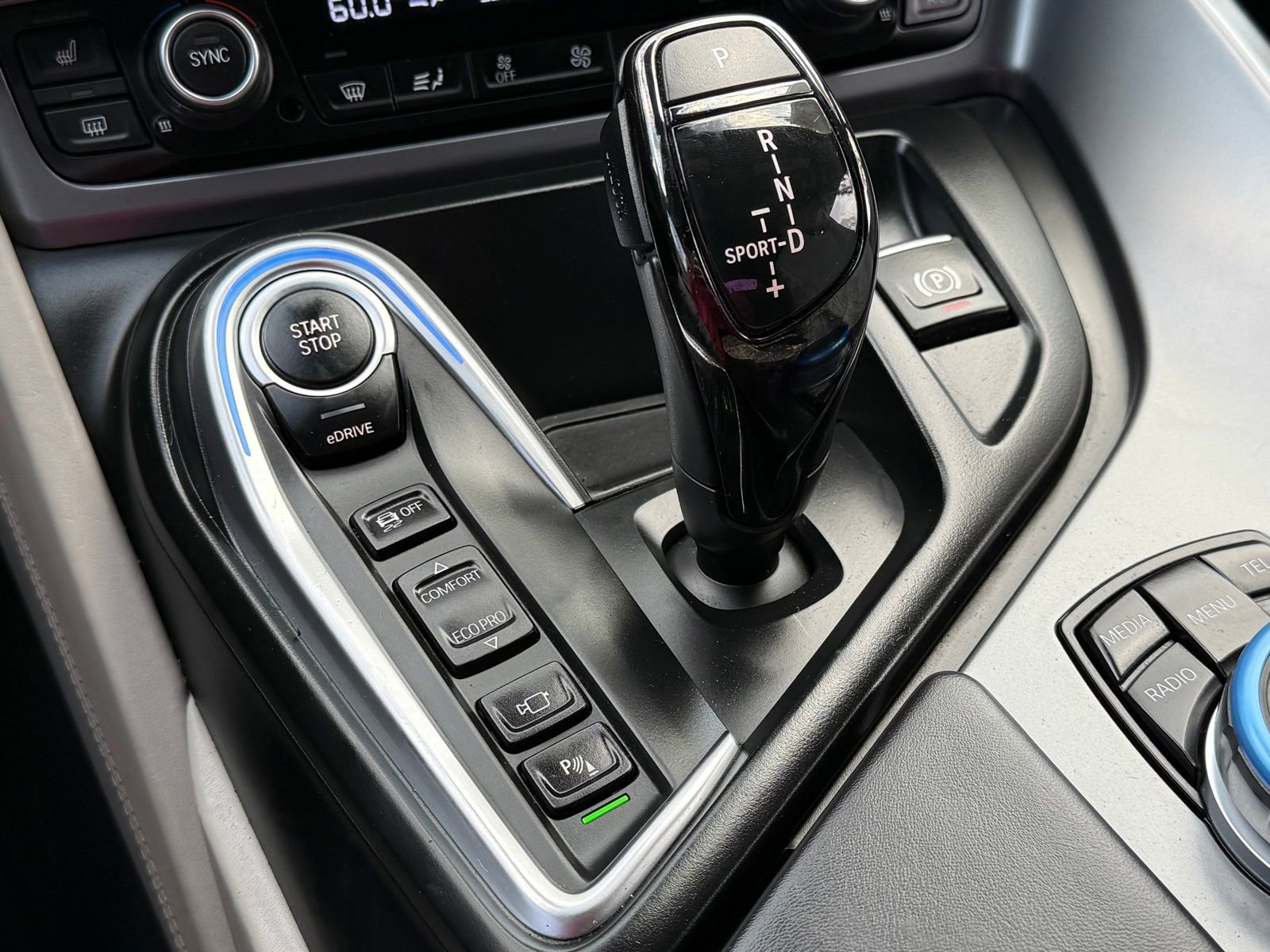 Used 2015 BMW i8 image 32