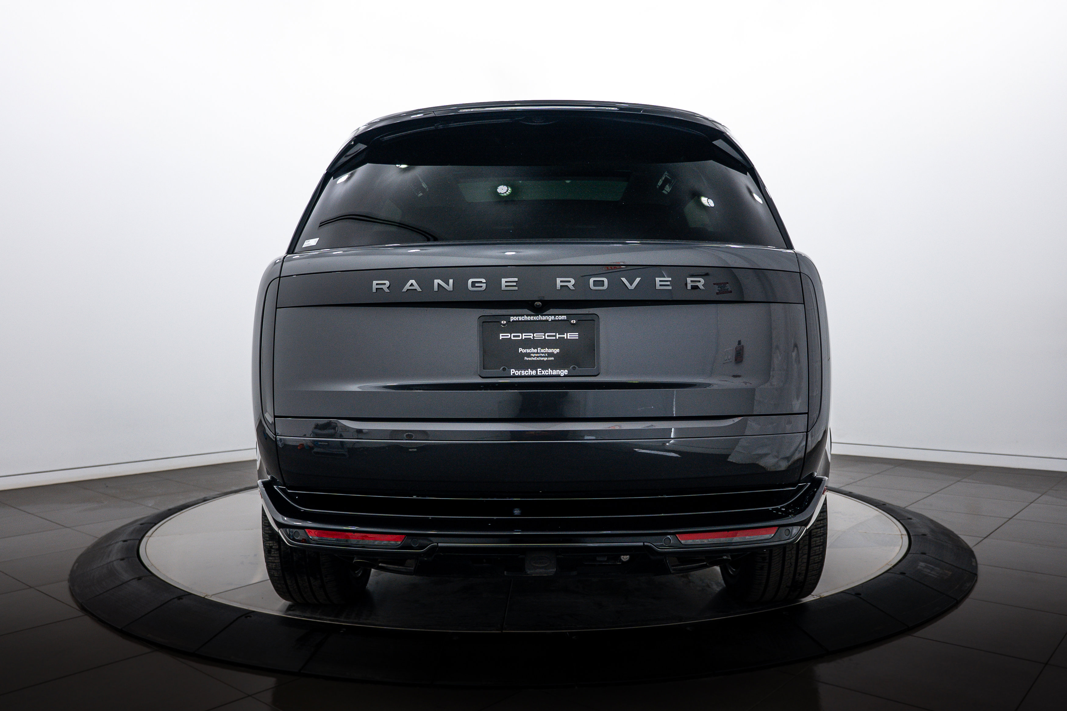 Used 2024 Land Rover Range Rover Long Wheelbase Autobiography image 6