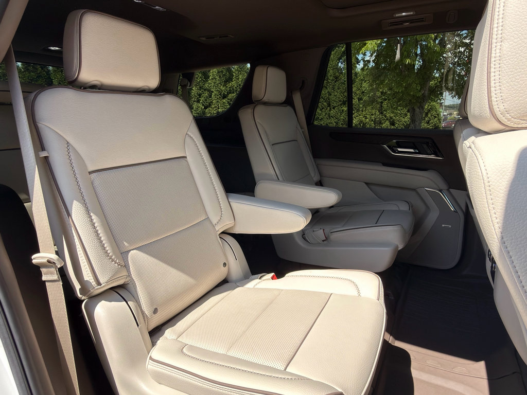 Used 2025 GMC Yukon Denali w/ Sun & Power Step Package AWD/4WD image 20