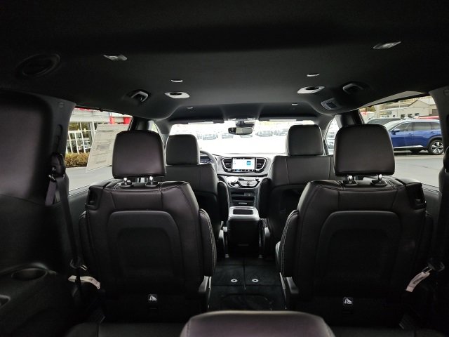 New 2026 Chrysler Pacifica Select image 11