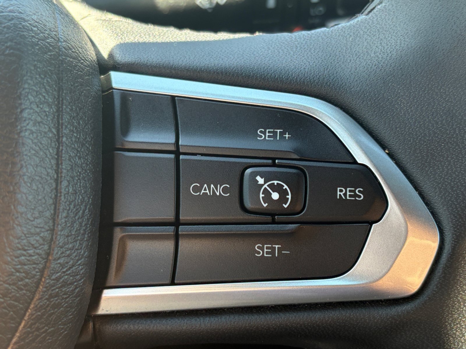 Used 2024 Jeep Compass Latitude AWD/4WD image 26