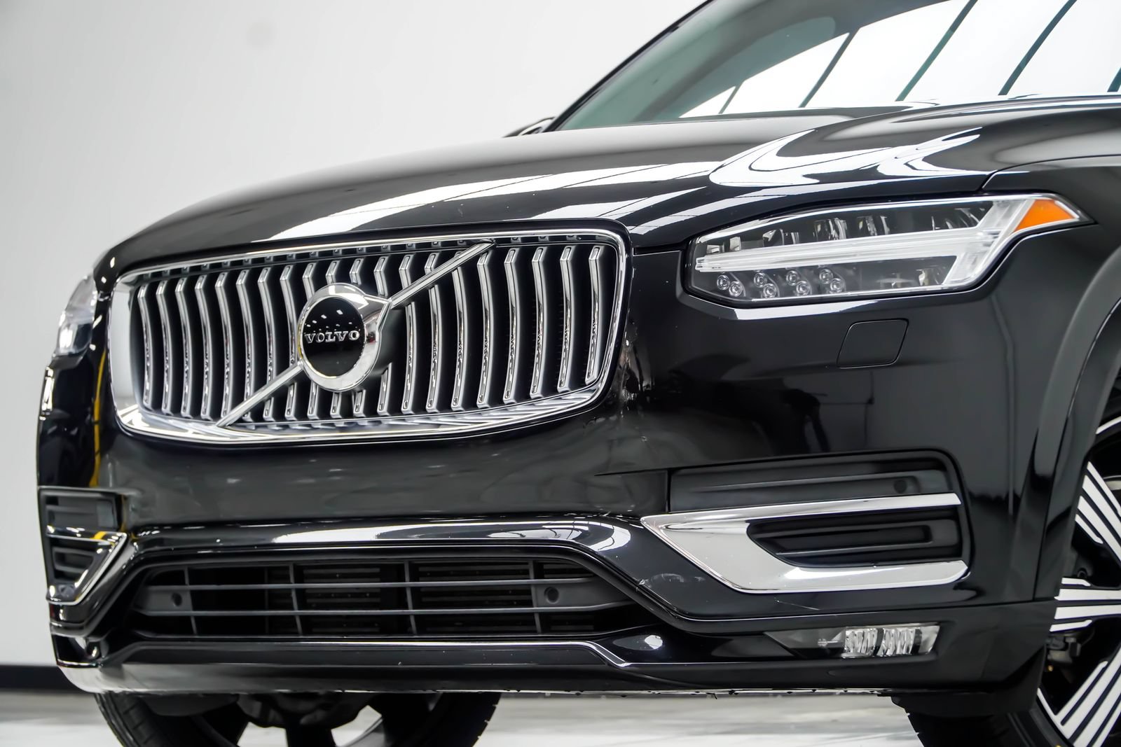 Used 2021 Volvo XC90 T6 Inscription w/ Protection Package Premier AWD/4WD image 2