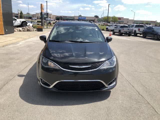 Used 2017 Chrysler Pacifica Touring-L FWD image 9
