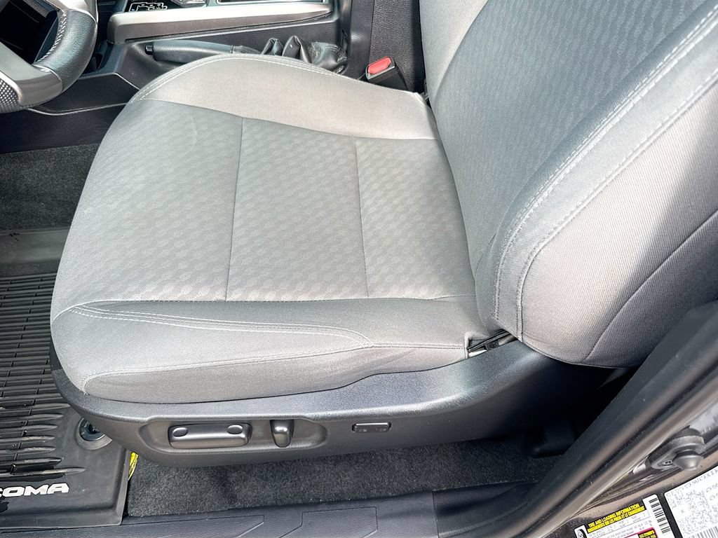 Used 2020 Toyota Tacoma SR5 RWD image 21