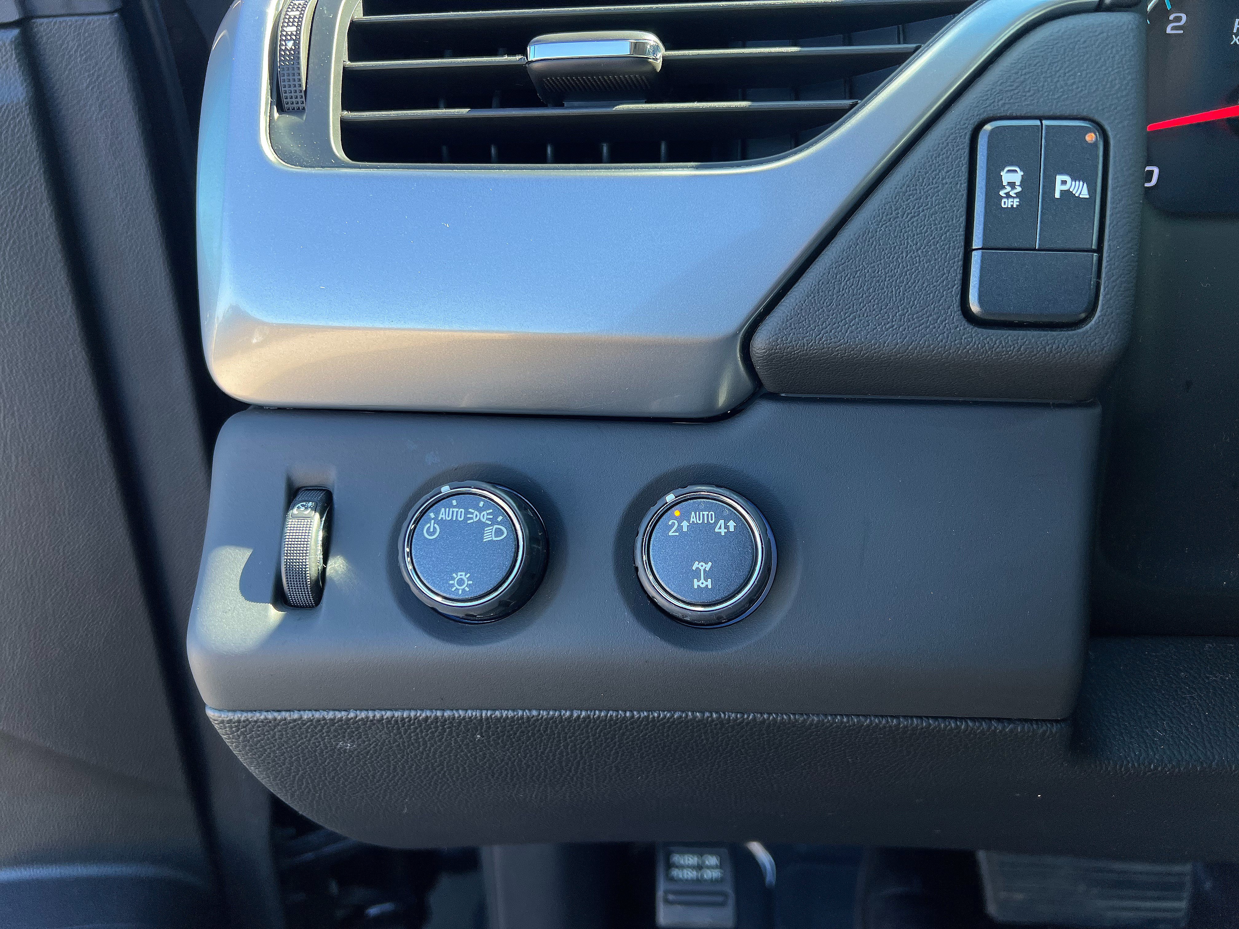 Used 2019 Chevrolet Tahoe LS AWD/4WD image 12