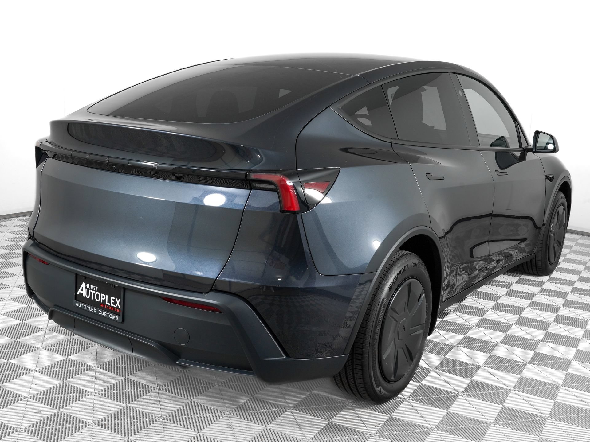 Used 2026 Tesla Model Y 2WD image 4