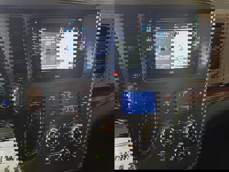 Used 2017 Toyota Sienna Limited Premium w/ Advanced Technology Package image 28