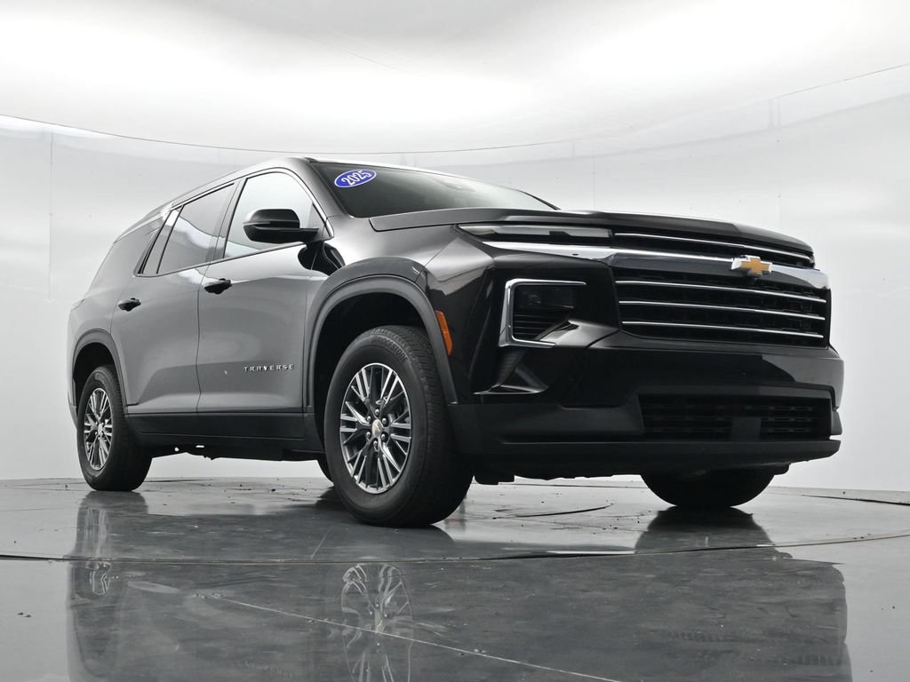 Used 2025 Chevrolet Traverse LT FWD image 28