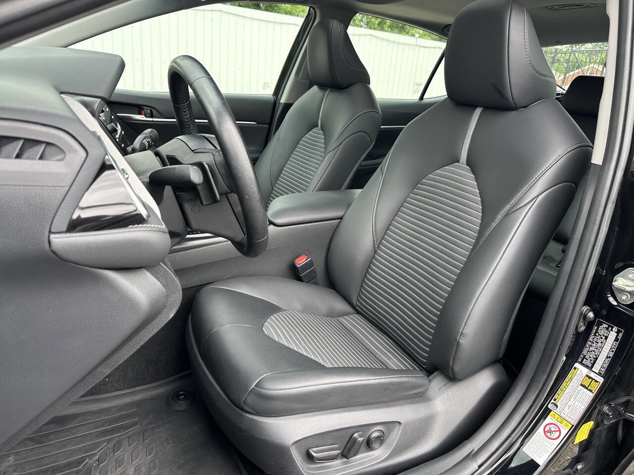Used 2018 Toyota Camry SE image 31