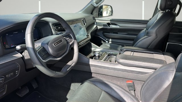 Used 2024 Jeep Wagoneer Series II AWD/4WD image 9