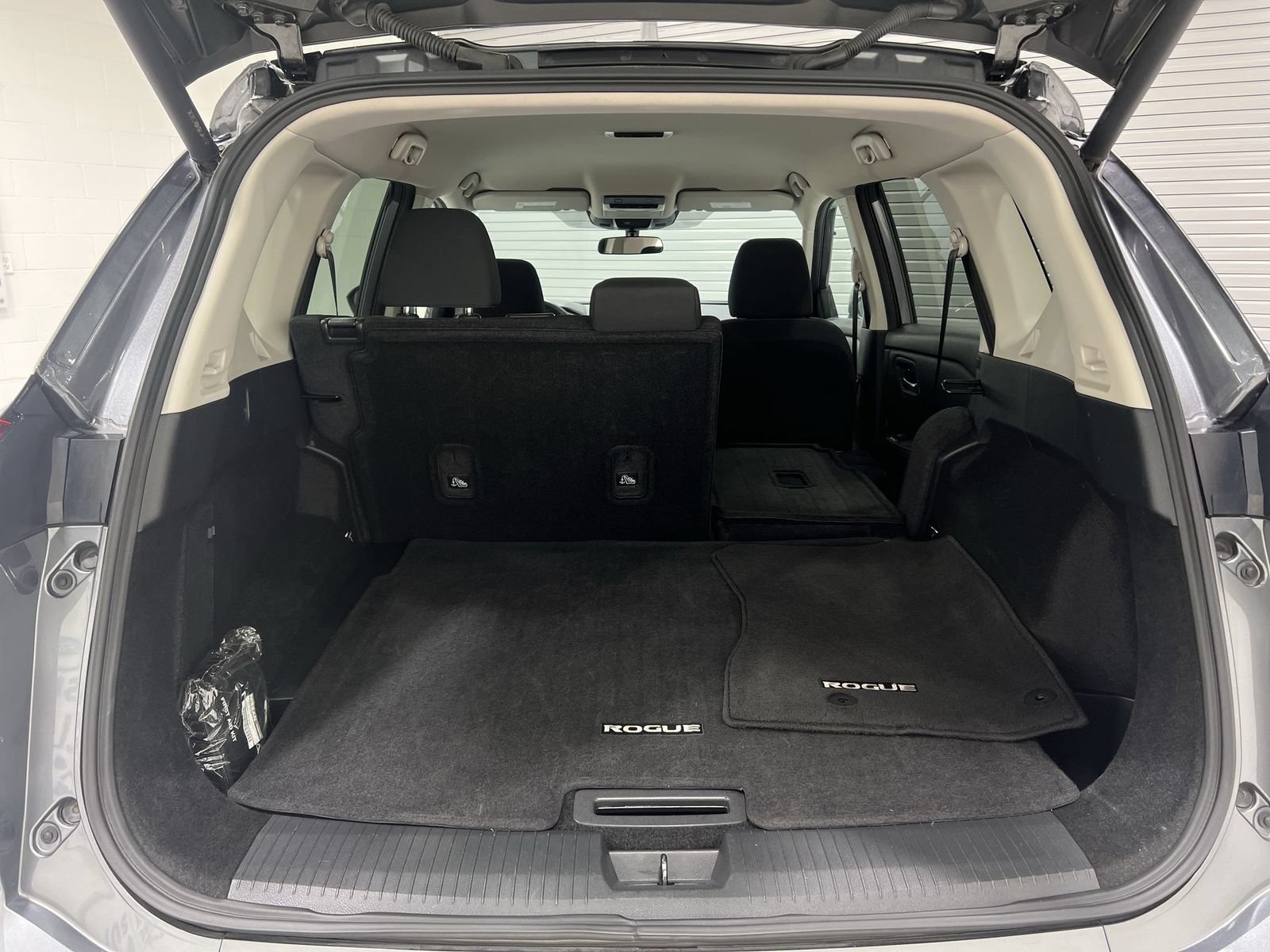Used 2025 Nissan Rogue SV AWD/4WD image 22
