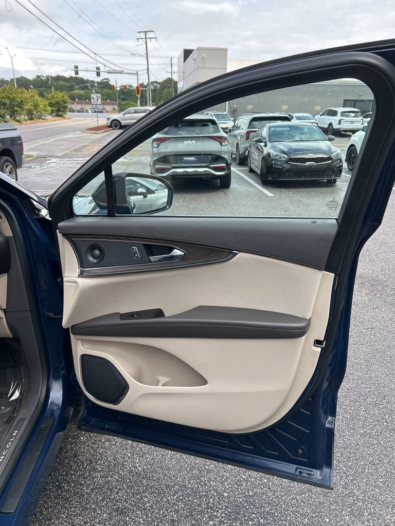 Used 2020 Lincoln Nautilus Reserve AWD/4WD image 4