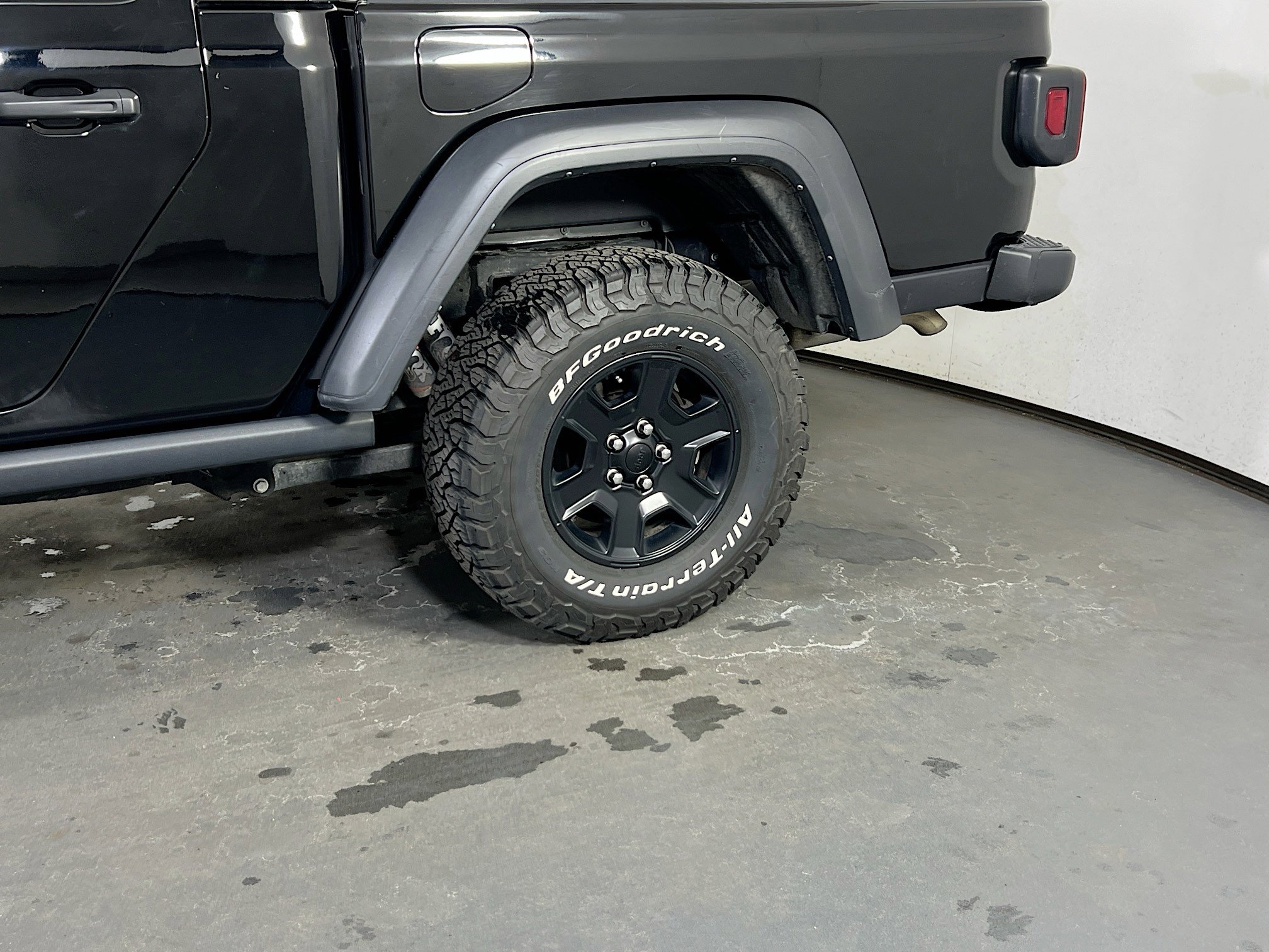 Used 2022 Jeep Gladiator Mojave w/ Cold Weather Group image 30