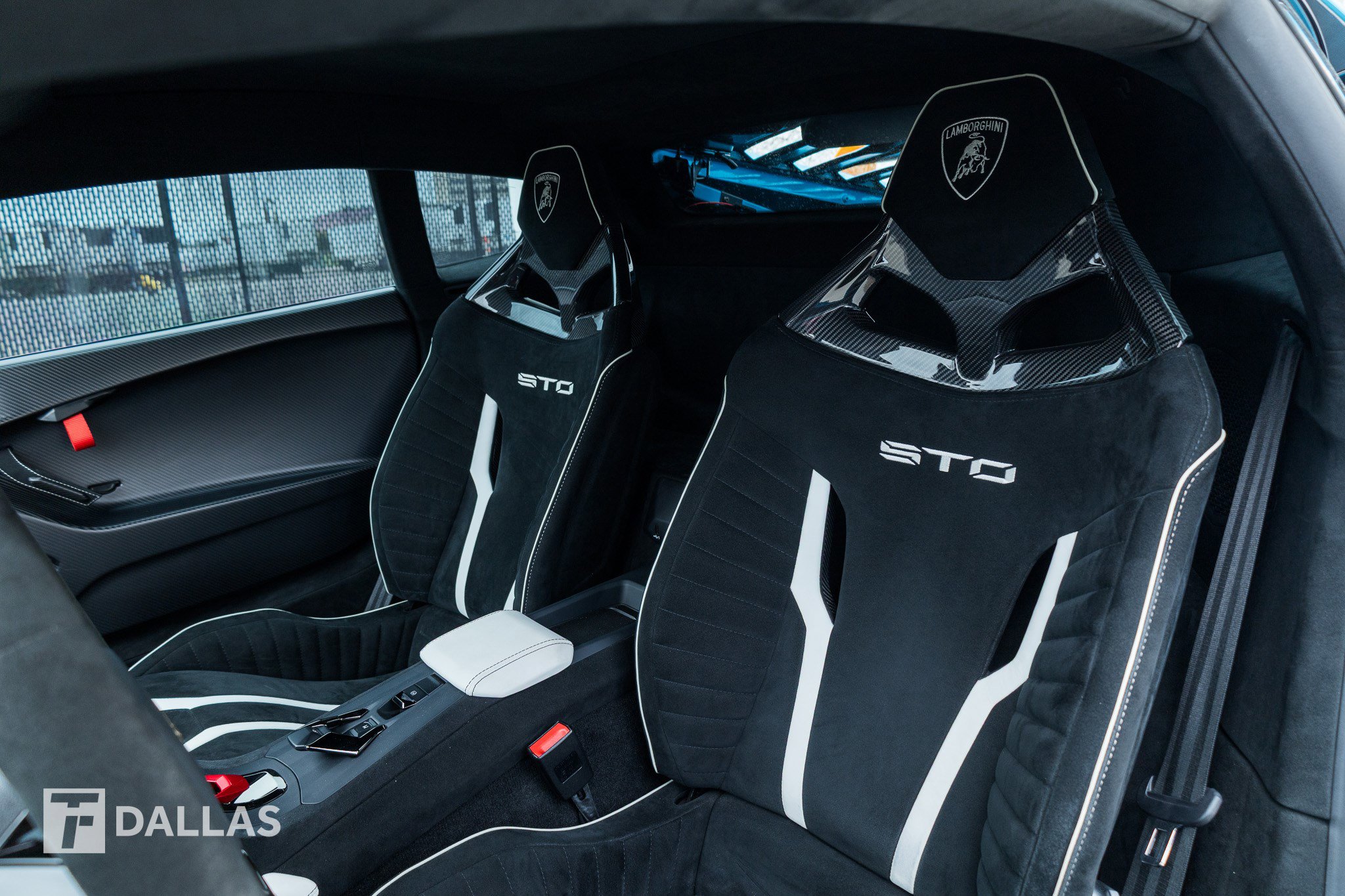 Used 2021 Lamborghini Huracan STO RWD image 4