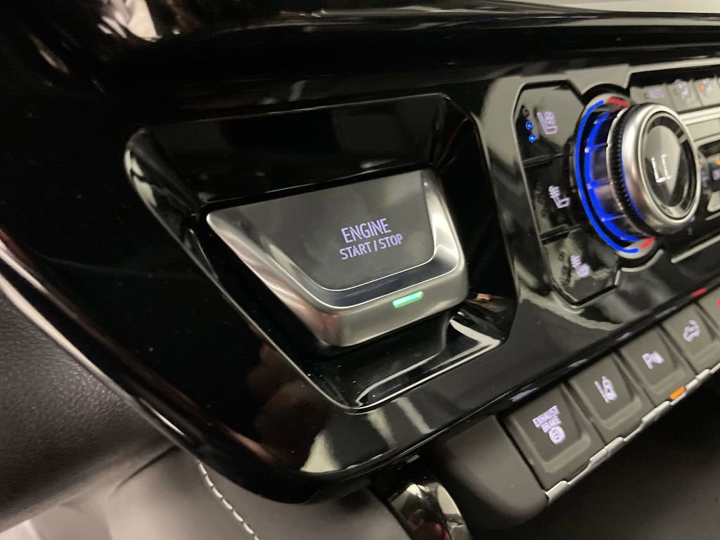 Used 2025 GMC Sierra 2500 AT4X AWD/4WD image 17
